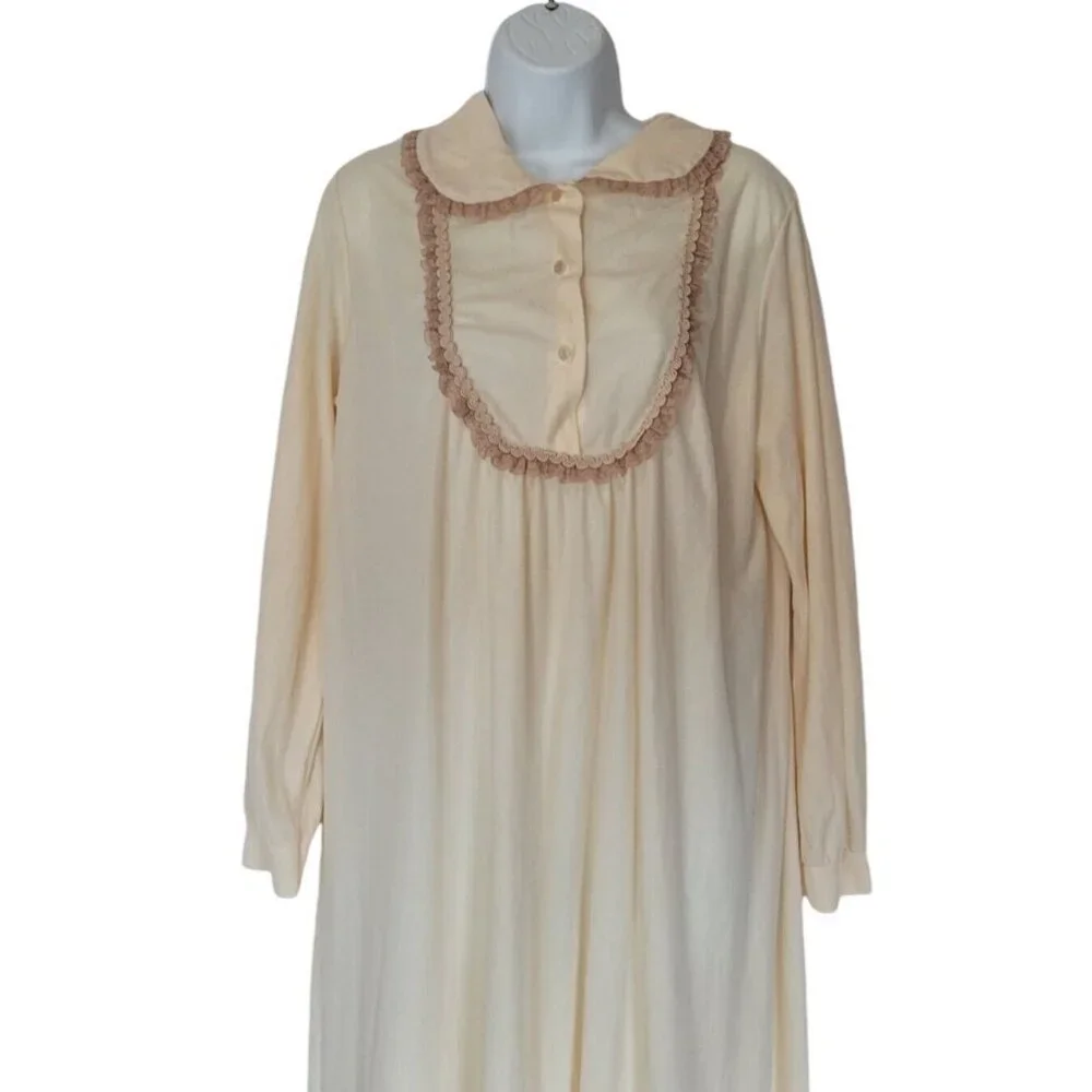 Danielle Night Gown Womans M Vintage Lace Trim Beige Button Front‎ Long Sleeve